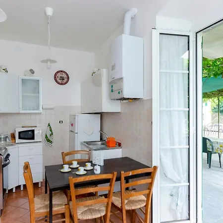 Appartamento Altido Apt For 3 With Lovely Open Terrace In Green Hills Borgonovo