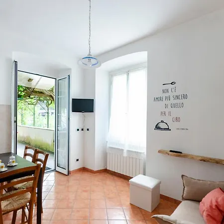 Altido Apt For 3 With Lovely Open Terrace In Green Hills Appartamento *