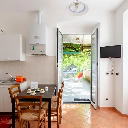 Altido Apt For 3 With Lovely Open Terrace In Green Hills Appartamento Borgonovo
