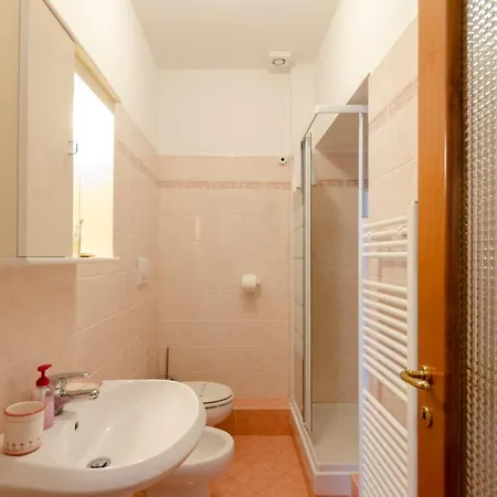 Altido Apt For 3 With Lovely Open Terrace In Green Hills Appartamento *