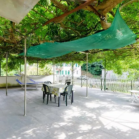 Altido Apt For 3 With Lovely Open Terrace In Green Hills Appartamento *