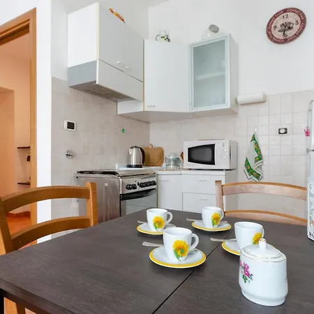 Altido Apt For 3 With Lovely Open Terrace In Green Hills Borgonovo